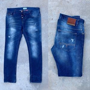 • Zara Slim straight jeans •